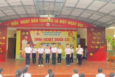 SINH HOẠT DƯỚI CỜ – CHỦ ĐIỂM “THEO DÒNG LỊCH SỬ” 